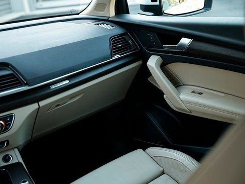 Certified 2025 Audi Q5 2.0T Premium Plus w/ Premium Plus Package image 28