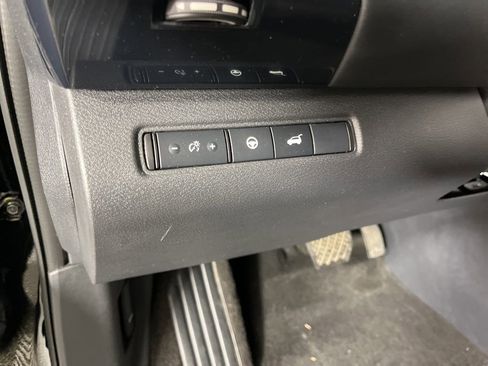 Used 2025 Nissan Pathfinder SV image 29