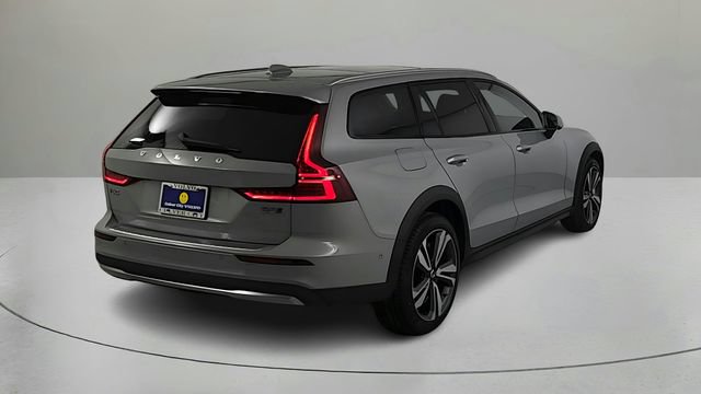 Certified 2026 Volvo V60 B5 Cross Country Plus w/ Climate Package AWD/4WD image 4