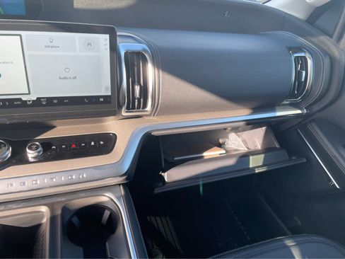 New 2025 Ford Expedition Max Platinum w/ Driver's Package image 29