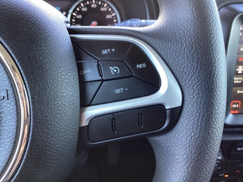 Used 2023 Jeep Renegade Latitude image 6