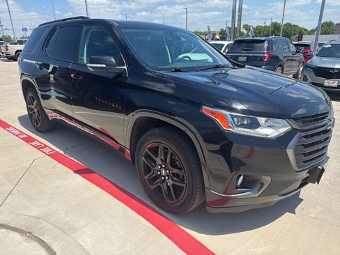 Used 2021 Chevrolet Traverse Premier w/ Redline Edition FWD image 5