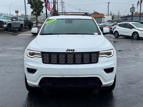 Used 2021 Jeep Grand Cherokee Laredo X AWD/4WD image 2