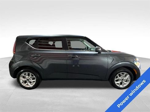 Used 2023 Kia Soul LX w/ Option Group 015 FWD image 4