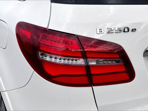 Used 2017 Mercedes-Benz B 250e image 23