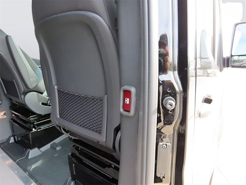 Used 2024 Mercedes-Benz Sprinter 2500 image 39