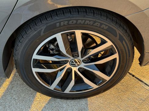 Used 2025 Volkswagen Jetta SE image 31