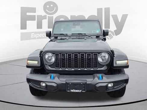 Used 2024 Jeep Wrangler Unlimited w/ Convenience Group AWD/4WD image 2