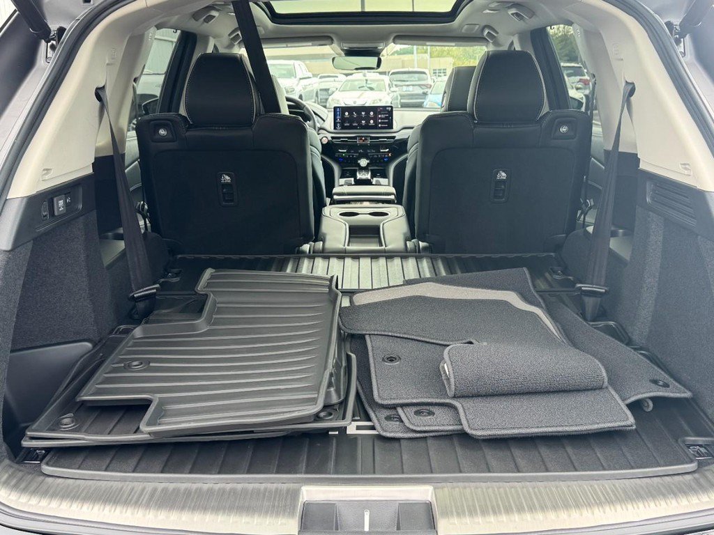 Certified 2026 Acura MDX w/ Advance Package AWD/4WD image 5