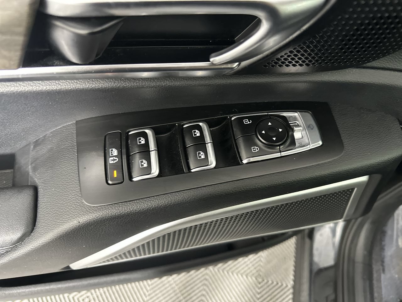 Used 2022 Kia Telluride EX w/ EX Premium Package FWD image 3