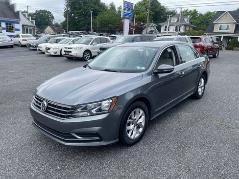 Used 2016 Volkswagen Passat 1.8T S FWD image 2