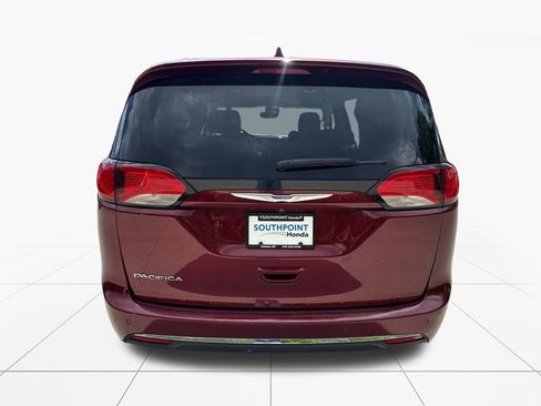 Used 2020 Chrysler Pacifica Touring-L Plus w/ Tire & Wheel Group FWD image 7