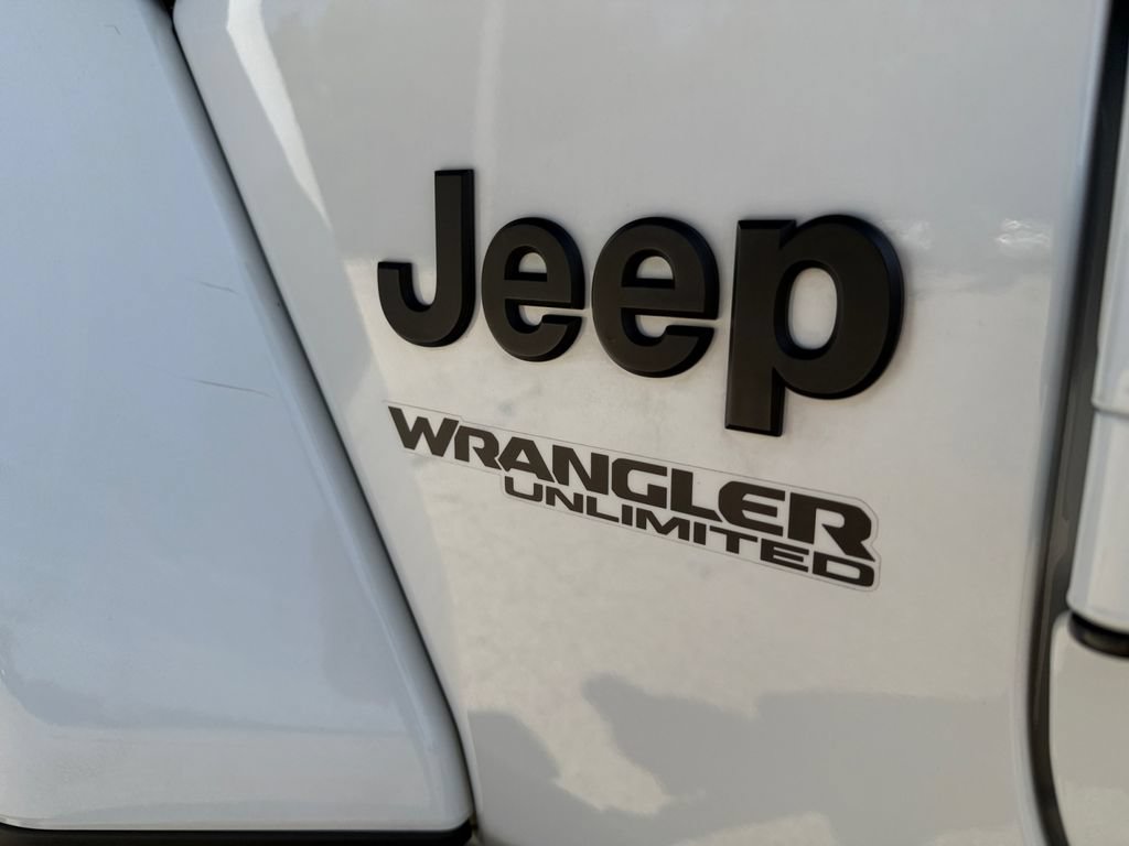 Used 2022 Jeep Wrangler Unlimited Sahara AWD/4WD image 44