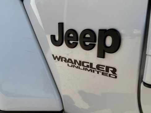 Used 2022 Jeep Wrangler Unlimited Sahara AWD/4WD image 44