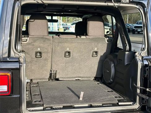 Used 2022 Jeep Wrangler Unlimited Sahara image 13