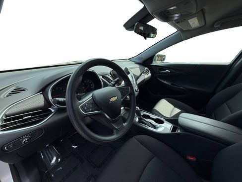 Used 2020 Chevrolet Malibu LT FWD image 13
