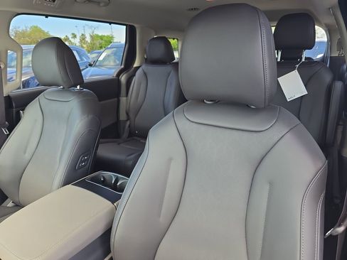 New 2026 Kia Carnival EX image 23