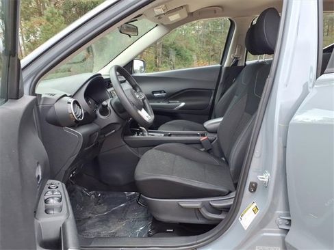 Used 2023 Nissan Kicks SV image 14