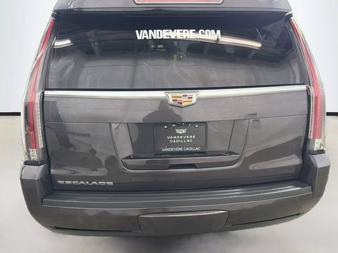 Used 2017 Cadillac Escalade Luxury AWD/4WD image 9
