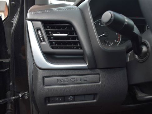 Used 2023 Nissan Rogue S AWD/4WD image 12