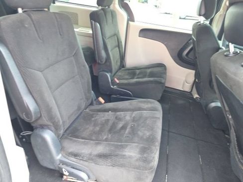 Used 2016 Dodge Grand Caravan SXT FWD image 13