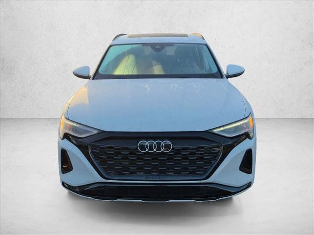Used 2024 Audi Q8 e-tron Premium AWD/4WD image 2