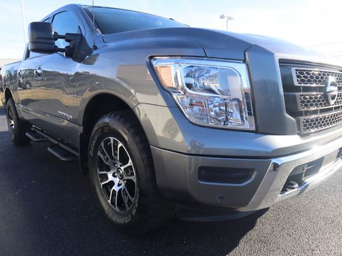 Used 2021 Nissan Titan SV w/ SV Convenience Package image 38