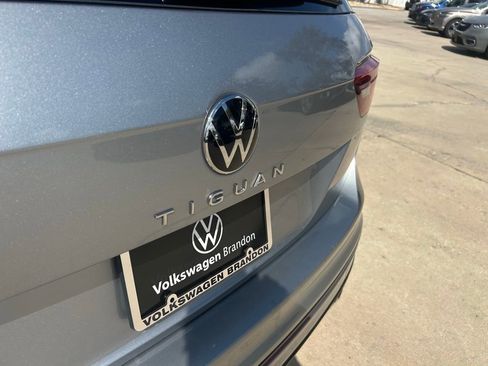 Used 2024 Volkswagen Tiguan SE R-Line image 31