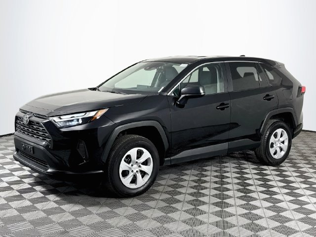 Used 2025 Toyota RAV4 LE AWD/4WD image 4