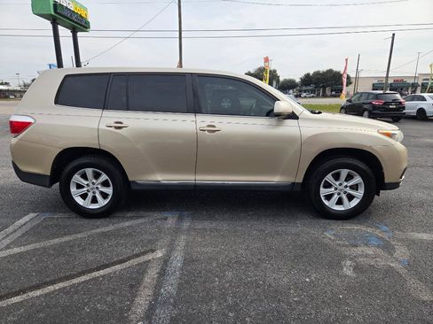 Used 2013 Toyota Highlander FWD image 5