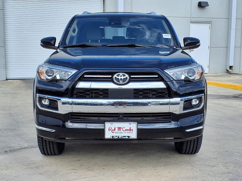 Used 2022 Toyota 4Runner Limited RWD image 2