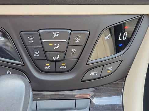Used 2019 Buick Envision Essence AWD/4WD image 23