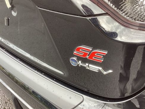 Used 2025 Toyota Corolla SE w/ SE Premium Package image 16