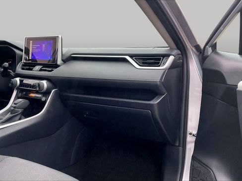 Used 2025 Toyota RAV4 XLE FWD image 18