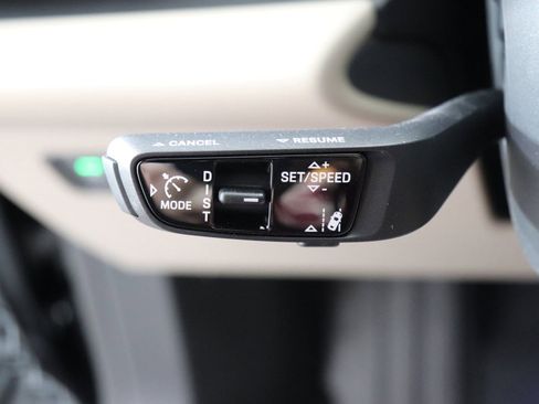 Used 2025 Porsche Macan Electric image 38