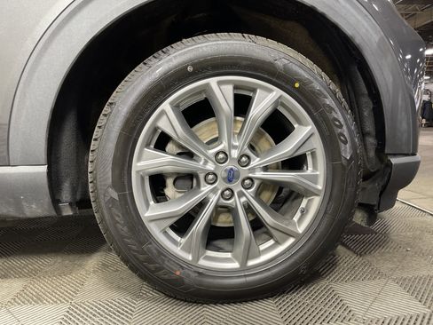 Used 2020 Ford Explorer XLT w/ Equipment Group 202A image 7