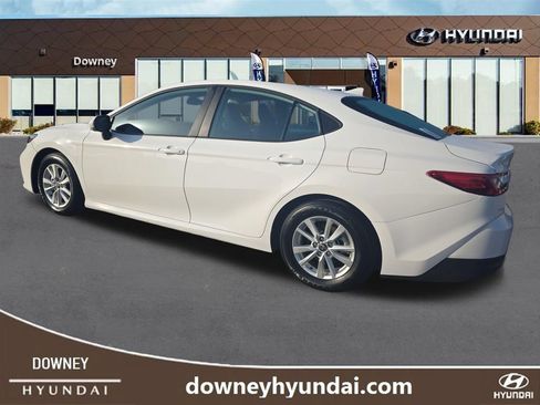 Used 2025 Toyota Camry Hybrid FWD image 3