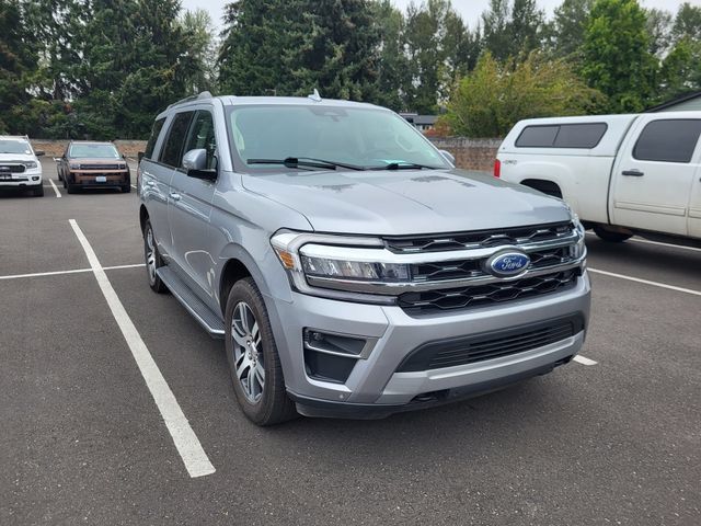 Used 2022 Ford Expedition Limited AWD/4WD image 2