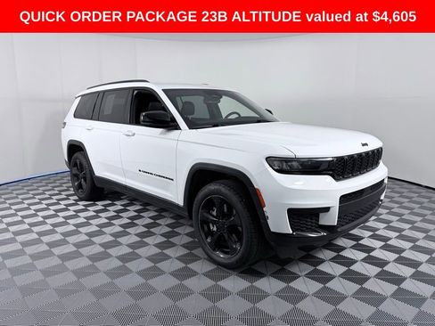 Used 2023 Jeep Grand Cherokee L Laredo image 2