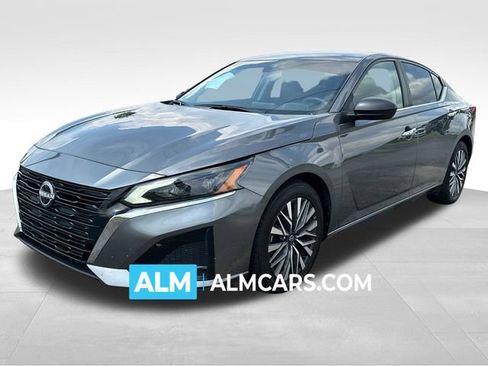 Used 2025 Nissan Altima 2.5 SV FWD image 1