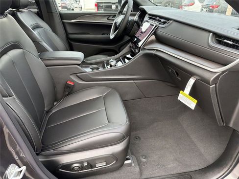 New 2025 Jeep Grand Cherokee Limited image 14