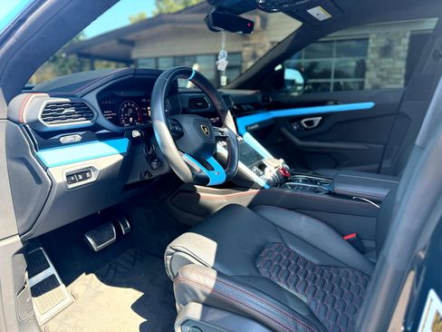 Used 2022 Lamborghini Urus image 11