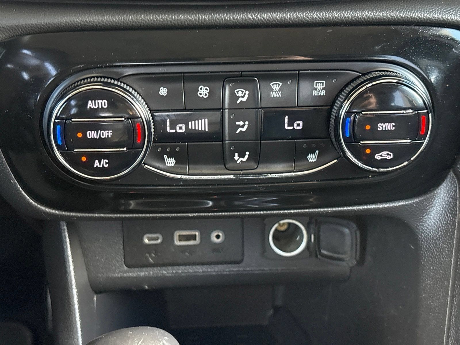 Used 2022 Buick Encore GX Select FWD image 21