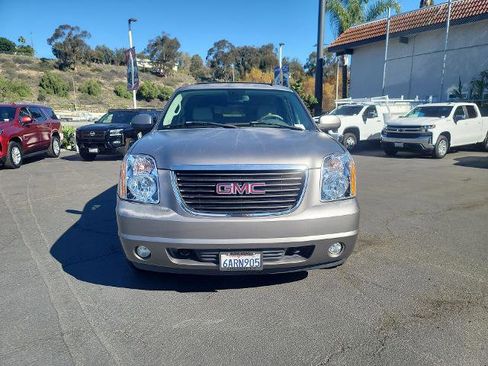 Used 2008 GMC Yukon SLT w/ SLT Preferred Equipment Group image 3