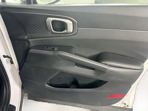 Used 2024 Kia Sorento S image 32