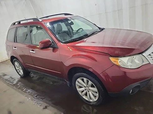 Used 2013 Subaru Forester 2.5X Premium w/ All-Weather Plus Pkg AWD/4WD image 12
