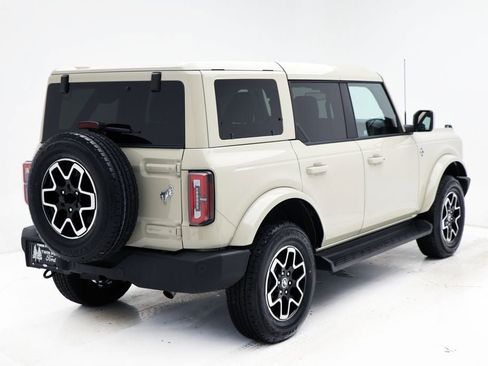 Used 2025 Ford Bronco Outer Banks image 9