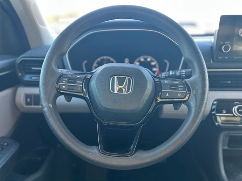 Used 2023 Honda Pilot LX image 19