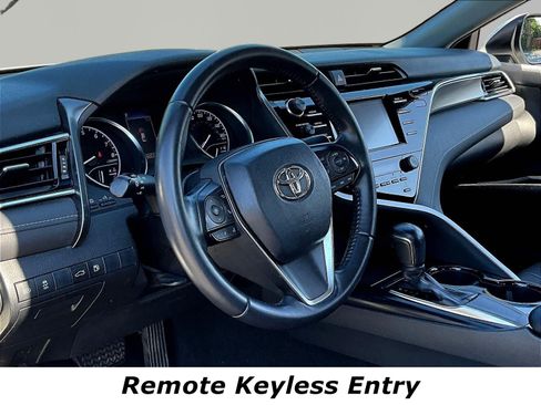 Used 2018 Toyota Camry SE w/ Moonroof Package FWD image 17