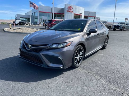 Used 2021 Toyota Camry SE FWD image 13
